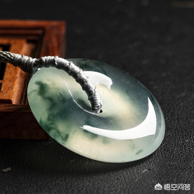 乌鸡翡翠适合什么人,乌鸡种翡翠是什么？什么是翡翠的质地？