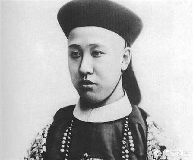 杜杜聿明将军简介:杨振宁和他的岳父杜聿明谁的名气大，他们二人都有什么贡献呢？