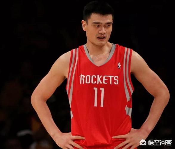 库里扔牙套罚5万:NBA每年罚款高达数千万美元，这些钱联盟是如何处理的？