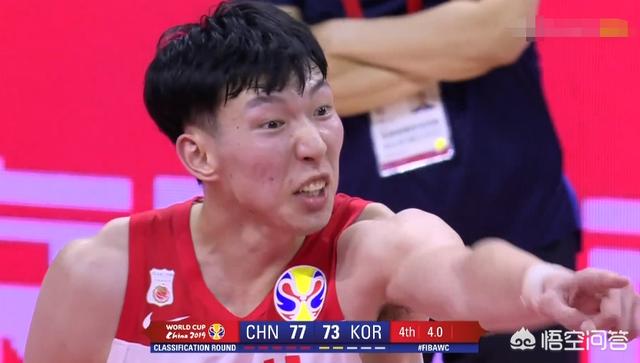 比赛最后4秒,周琦为什么会和方硕发生争执？为什么球迷反而会拍手叫好呢？