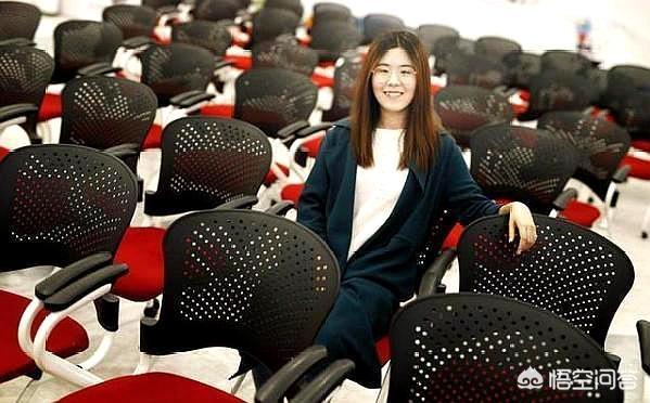 小呆augus照片:2020年了，当年的锦鲤女孩信小呆，现在怎么样了？