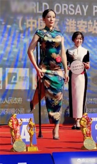 韩丝娜:穿旗袍参加健美比赛，独腿姑娘归玉娜为何会一夜爆红？