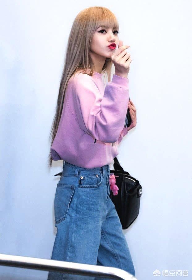 张俪图片:三十多岁的女人还可以穿卡通图案的服装吗