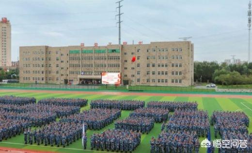 沈阳工学院护栏事件:辽宁抚顺沈阳工学院校长开学致辞只讲4句话却火了，你是怎么看的
