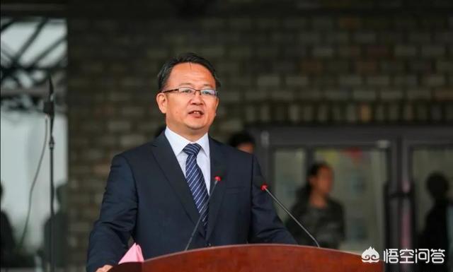 沈阳工学院护栏事件:辽宁抚顺沈阳工学院校长开学致辞只讲4句话却火了，你是怎么看的