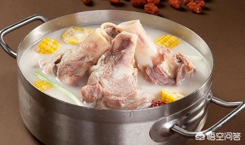 为何猪棒骨熬汤前千万别焯水，猪肉是否要用开水烫一下再熬汤呢