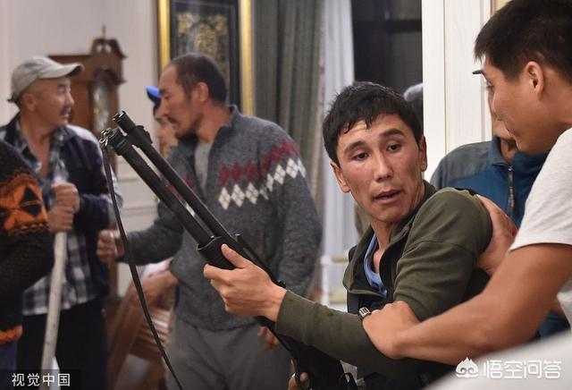06真龙吃人的照片，吉尔吉斯斯坦特种部队逮捕前总统，发生了什么事