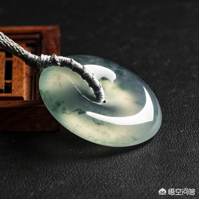 乌鸡翡翠适合什么人,乌鸡种翡翠是什么？什么是翡翠的质地？