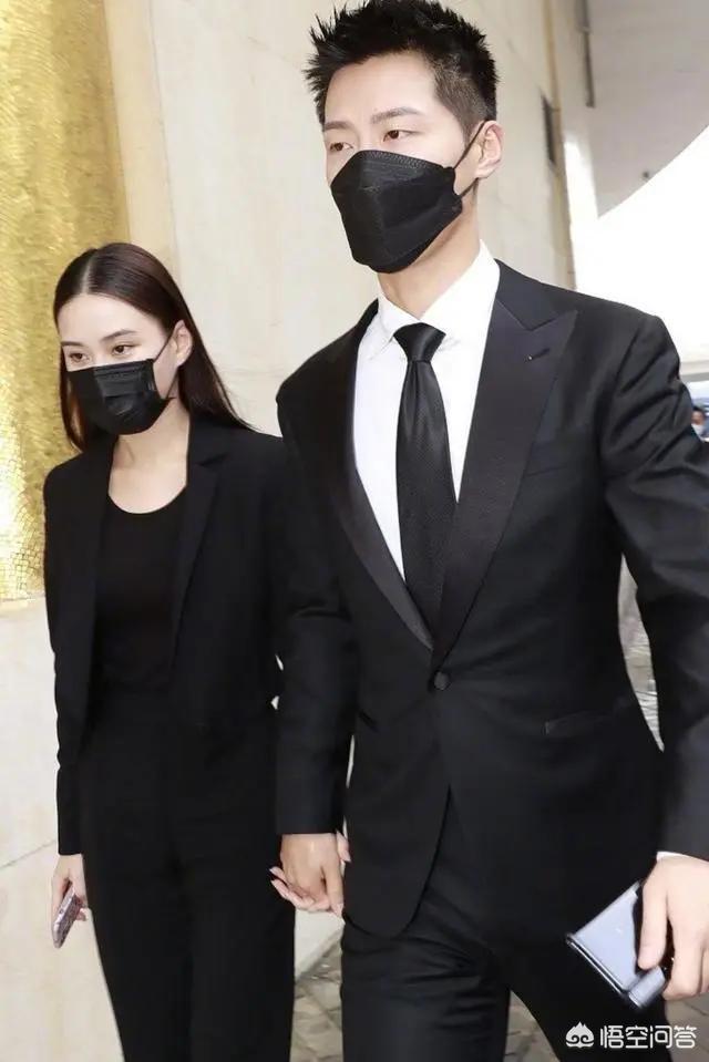 何超莲晒窦骁健身照:窦骁和何超莲的恋情，你怎么看呢？