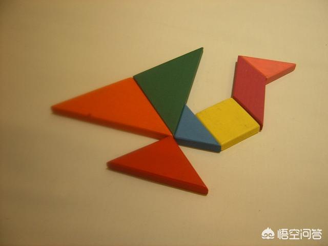 用七巧板拼三角形,怎样用5块七巧板拼三角形？