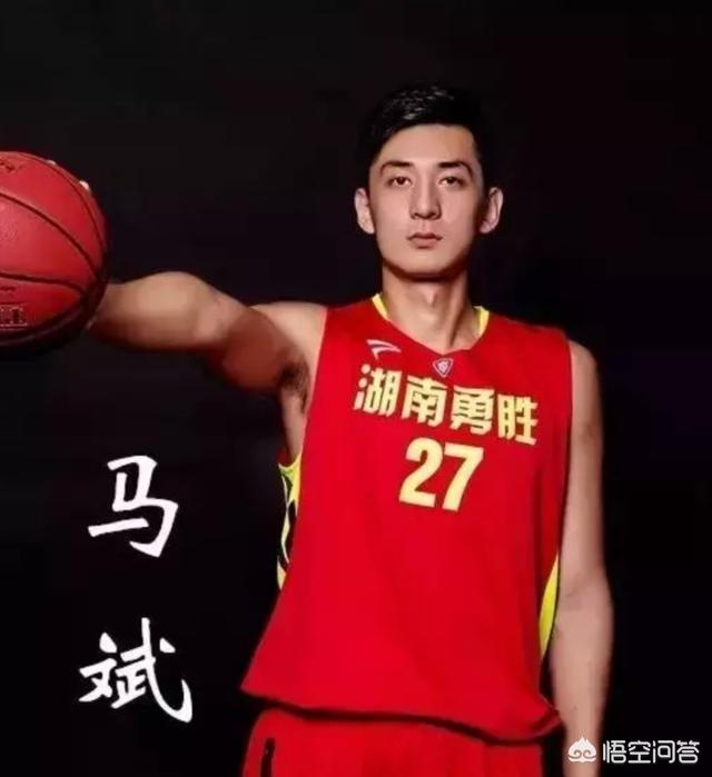 曹伟，前男篮U17球员打野球频频使用废人动作，为何曹芳被骂上热搜