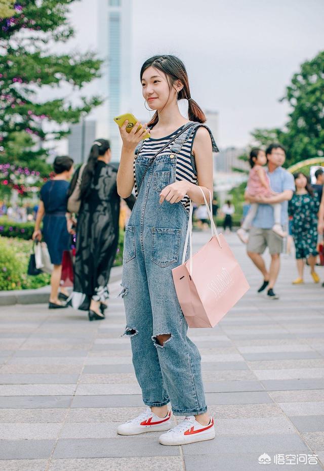 绑带紧身牛仔裤:破洞牛仔裤上身效果怎么样？如何穿搭？