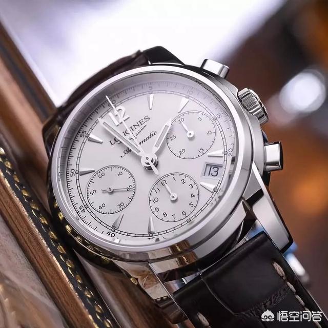 大金背啄木鸟:在农村，戴胜鸟又被称为“棺材鸟”，为何它们身上总是臭臭的？