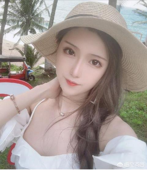 LOL腐团儿直播打擦边球,穿超短裙黑丝袜被举报,超管回应：不算违规,你怎么看？