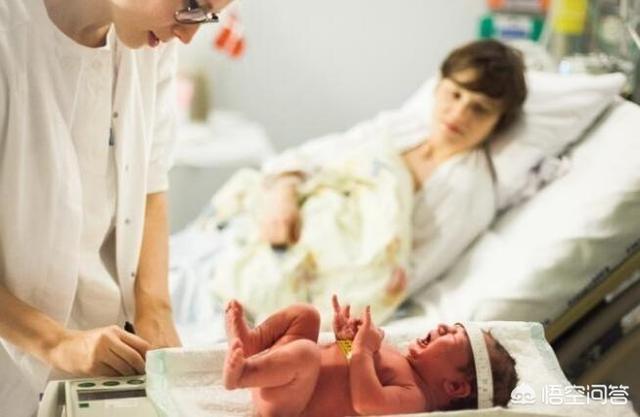 都说生男孩是先破水 生女孩先见红 这说法准确吗 叮麻育儿的回答 头条问答
