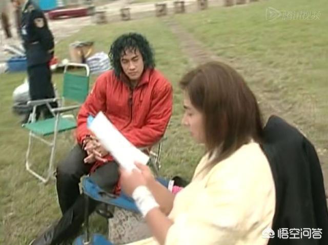 钟晓芹扮演者:《三十而已》陈屿和钟晓芹的婚姻犹如一潭死水，他们之间有爱吗