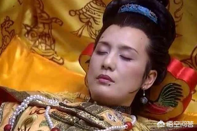 《康熙王朝》中容妃是康熙最喜欢的妃子，为什么会被康熙送入宗人府，后来又杀死所有看见她刷马桶的人？插图57