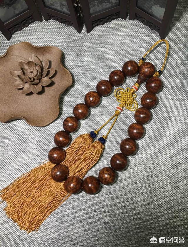 把玩玉器对身体的好处,这么多人佩戴文玩手串，究竟有什么好处呢？