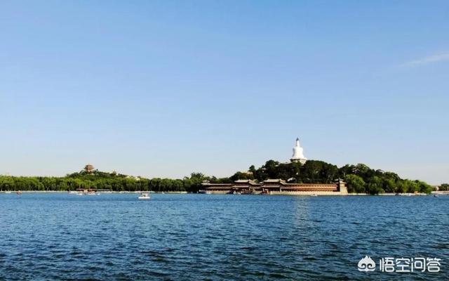 北京适合老人游玩的地方:北京哪些地方适合中老年人游玩？(北京哪里适合老人游玩)