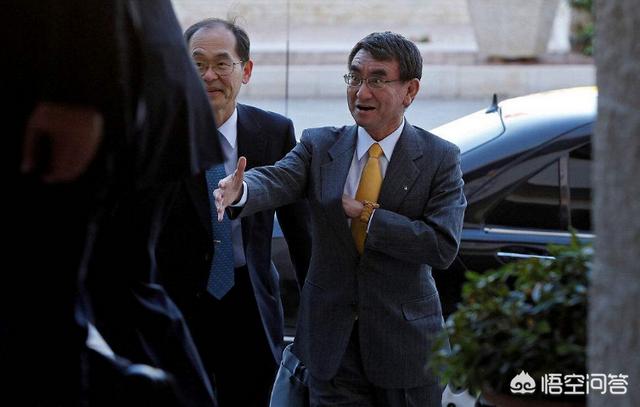 细川护熙:安倍调整内阁，河野由外相转位防相，安倍背后有何用意？