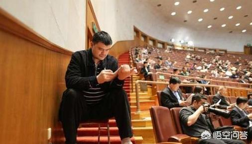 姚明老婆身高:身高2米26的姚明身形有多么夸张？