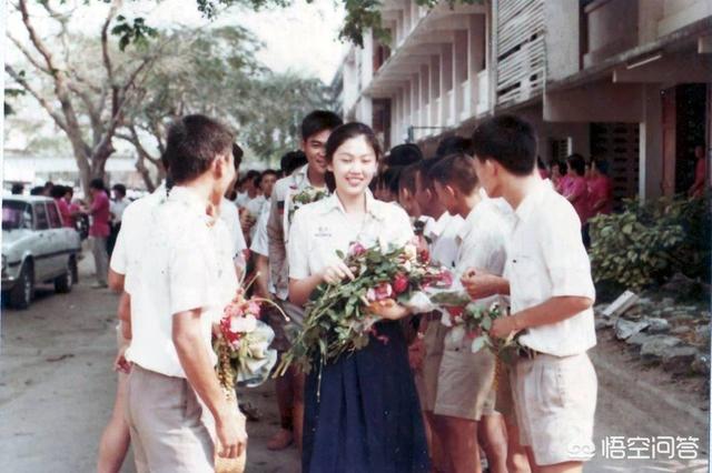 那英前夫:英拉丈夫和儿子住自家别墅还要交房租是怎么回事？