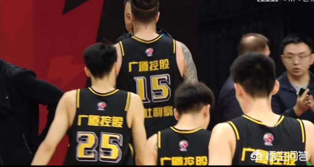 郭丽莎:广厦胜广州，郭凯受伤，冯欣又再度，胡金秋+拉杜暴走，你怎么看？
