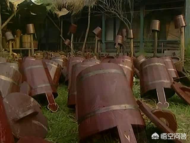 《康熙王朝》中容妃是康熙最喜欢的妃子，为什么会被康熙送入宗人府，后来又杀死所有看见她刷马桶的人？插图12