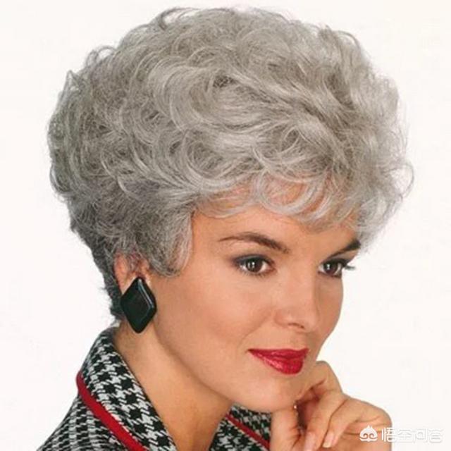 我们不能给老太太贴专属的发型标签,因为老年人的发型其实就是