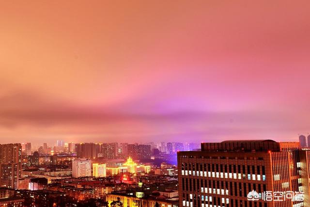 雨后天空出现龙的头，为什么下雨的夜晚天空会呈现红色