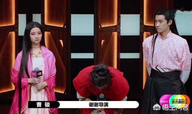 唐一菲照片:演员2：淘汰的曹骏人气飙升至第2名，为啥现在的他处境这么难？