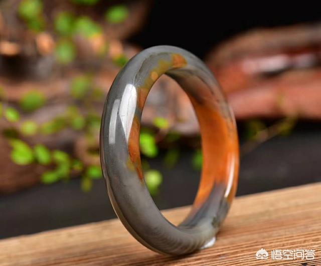 什么玉最好比较养女人,给妈妈买一个什么样的玉好呢？