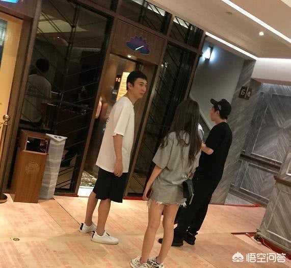 王思聪房祖名聚餐:王思聪房祖名聚餐照片曝光，王思聪房祖名两人私下关系好吗