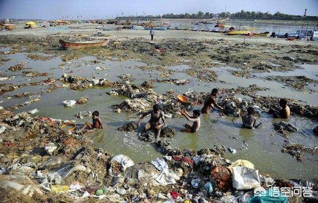 牛满地:印度恒河污染那么严重，为什么不全面治理？
