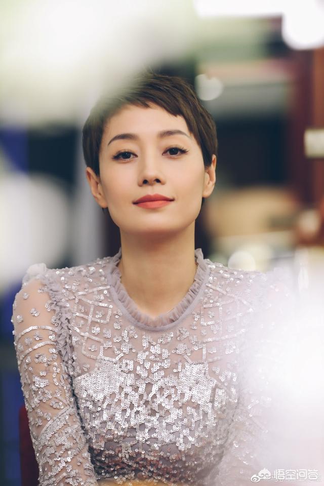 40多岁女性,两鬓角白发比较多,有什么推荐的发型吗？