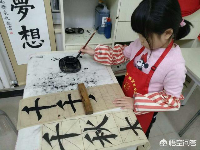微信里的御剑乾坤<a href=https://maguai.com/list/48-0-0.html target=_blank class=infotextkey><a href=https://maguai.com/list/48-0-0.html target=_blank class=infotextkey>游戏</a></a>:怎么样做一个合格的书法老师