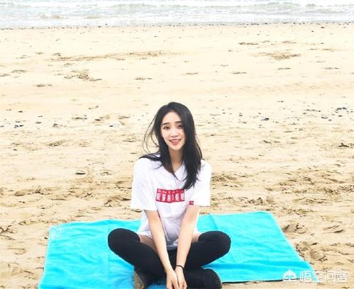 一字马女生:体操女生舒思瑶为何会因悬空倒立一字马的照片走红网络