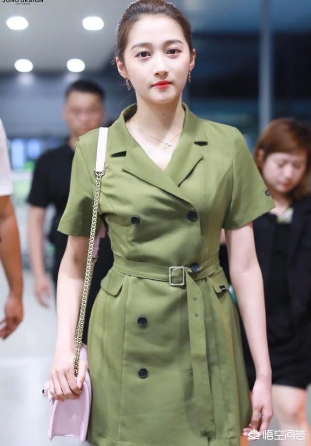 4minute成员:夏天穿什么颜色的衣服会更凉快