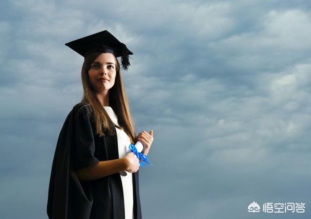 刚毕业女博士,去国外做博士后好还是入职二本学校当讲师好呢?