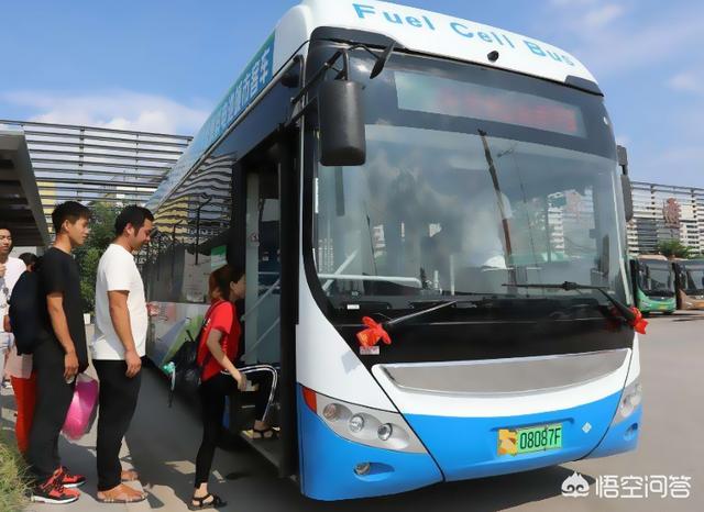 柳州新能源公交车图片，公交车车费一块钱，明明不赚钱，为何公交车还要一天到晚的运转
