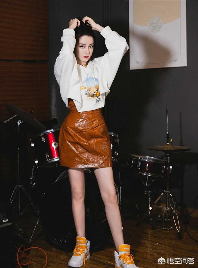 女星<a href=https://maguai.com/list/50-0-0.html target=_blank class=infotextkey><a href=https://maguai.com/list/50-0-0.html target=_blank class=infotextkey>时尚</a></a>气质街拍图片:唐嫣baby穿粉色少女气质爆棚，粉色怎么搭才能穿出高级感？