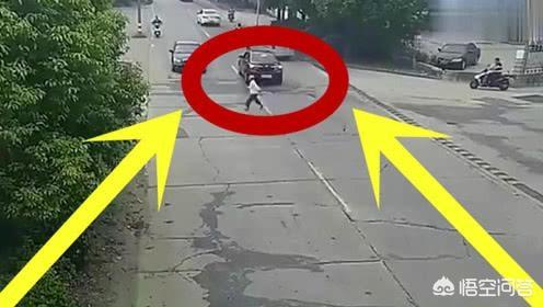 横穿马路碾压身亡:电瓶车横穿马路与小车相撞，两人当场死亡，责任会如何划分
