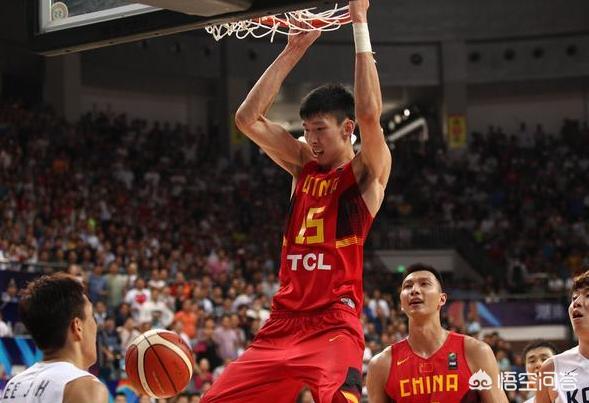 狗狗训练营:周琦在家乡举办青少年篮球训练营，你怎么看？