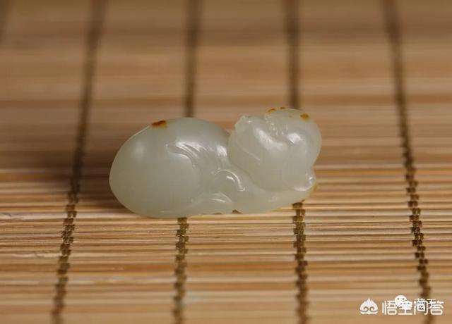 玉石白是什么颜色,和田玉暖白色是一种什么样的品种？