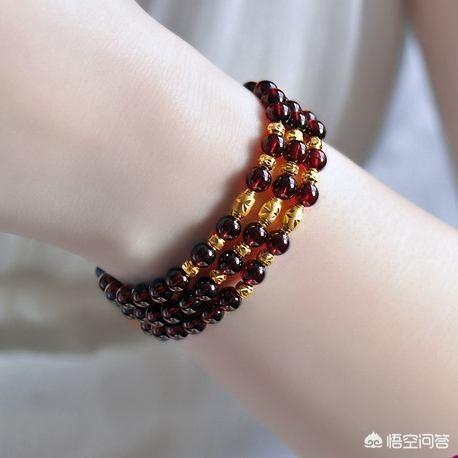 女人戴石榴石的禁忌,请问一下石榴石手链适合女士佩戴吗？