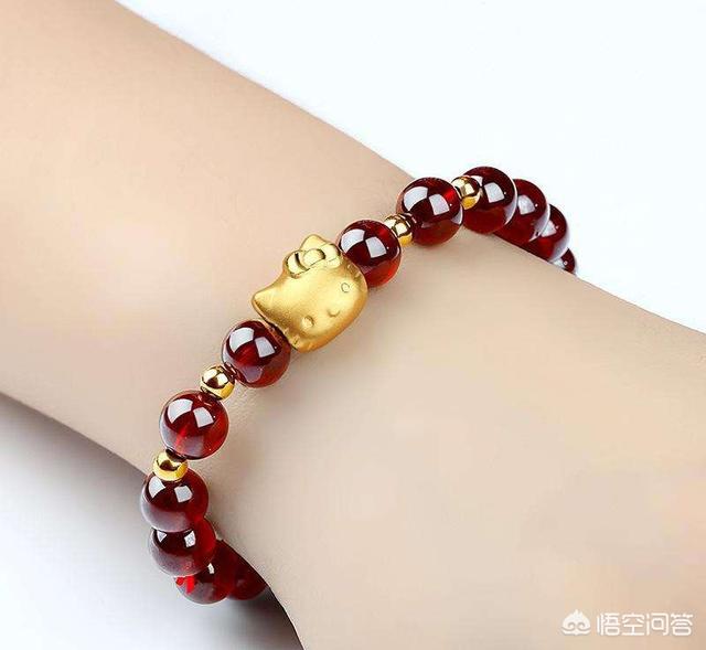 女人戴石榴石的禁忌,请问一下石榴石手链适合女士佩戴吗？