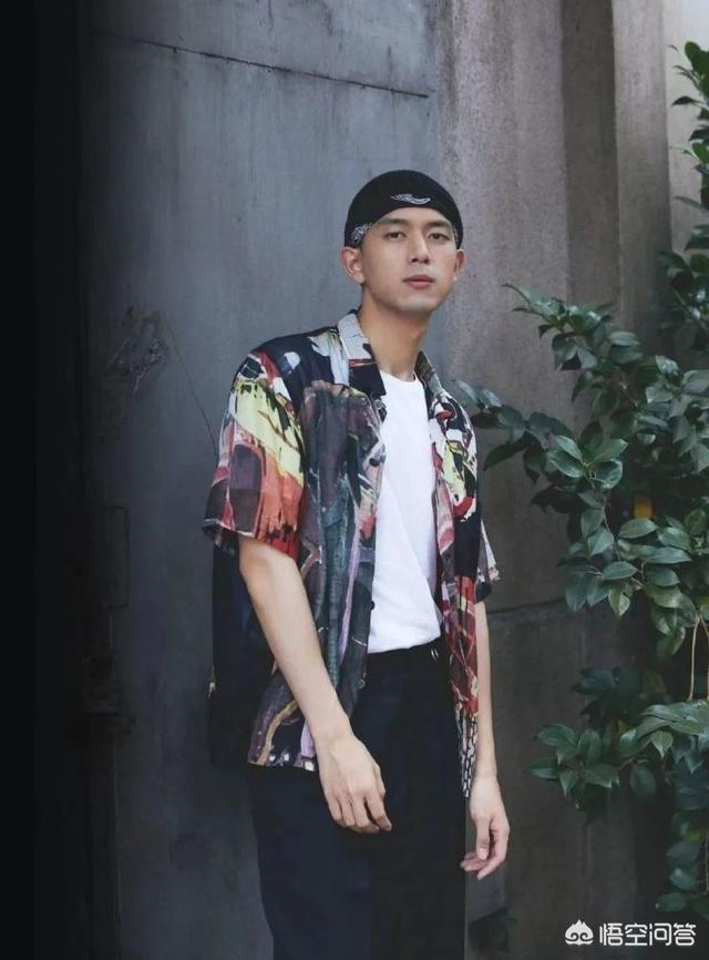小邹菊项链:小邹菊还是小雏菊 送女友手链，价位500以内有什么推荐？