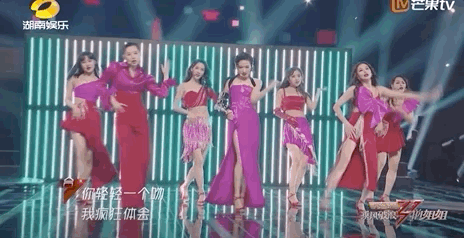 万茜举起受伤手臂:为什么说万茜是《乘风破浪的姐姐》里的皇族？