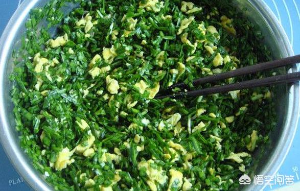 韭菜包子蒸出来扁了怎么办，蒸韭菜馅包子，如何使韭菜馅保持鲜绿