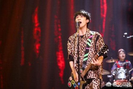 大张伟被老婆拎:大张伟怎么在娱乐圈混得那么好